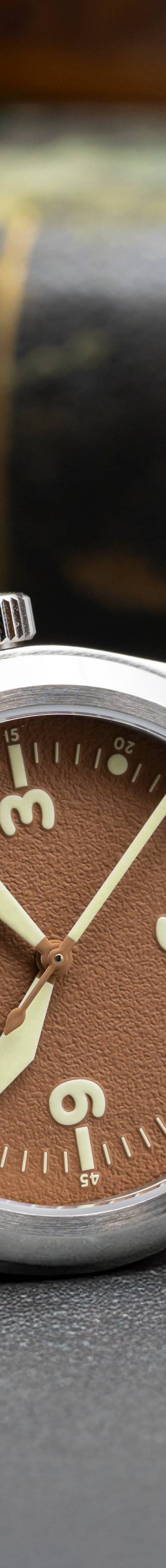 P-40 A-11 Pilot Mocha Mousse Manual Wind
