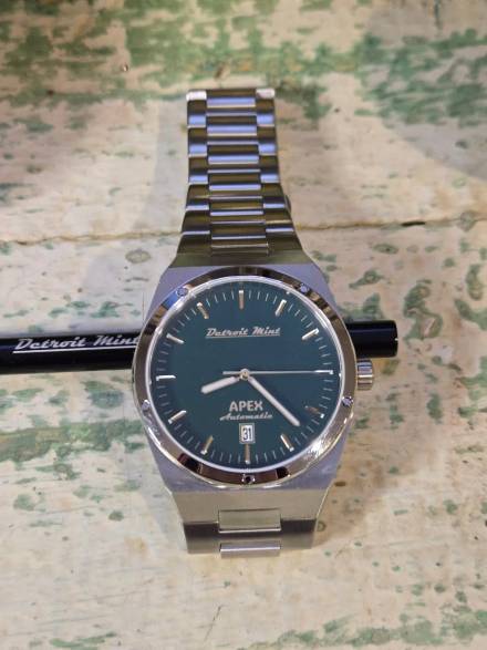 APEX Gentleman Racer