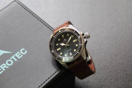 Sea Hunt - Meteorite Dial with silver hands & indexes ( Sold Out! )