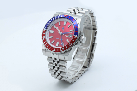 100m GMT Sport (Red Dial)